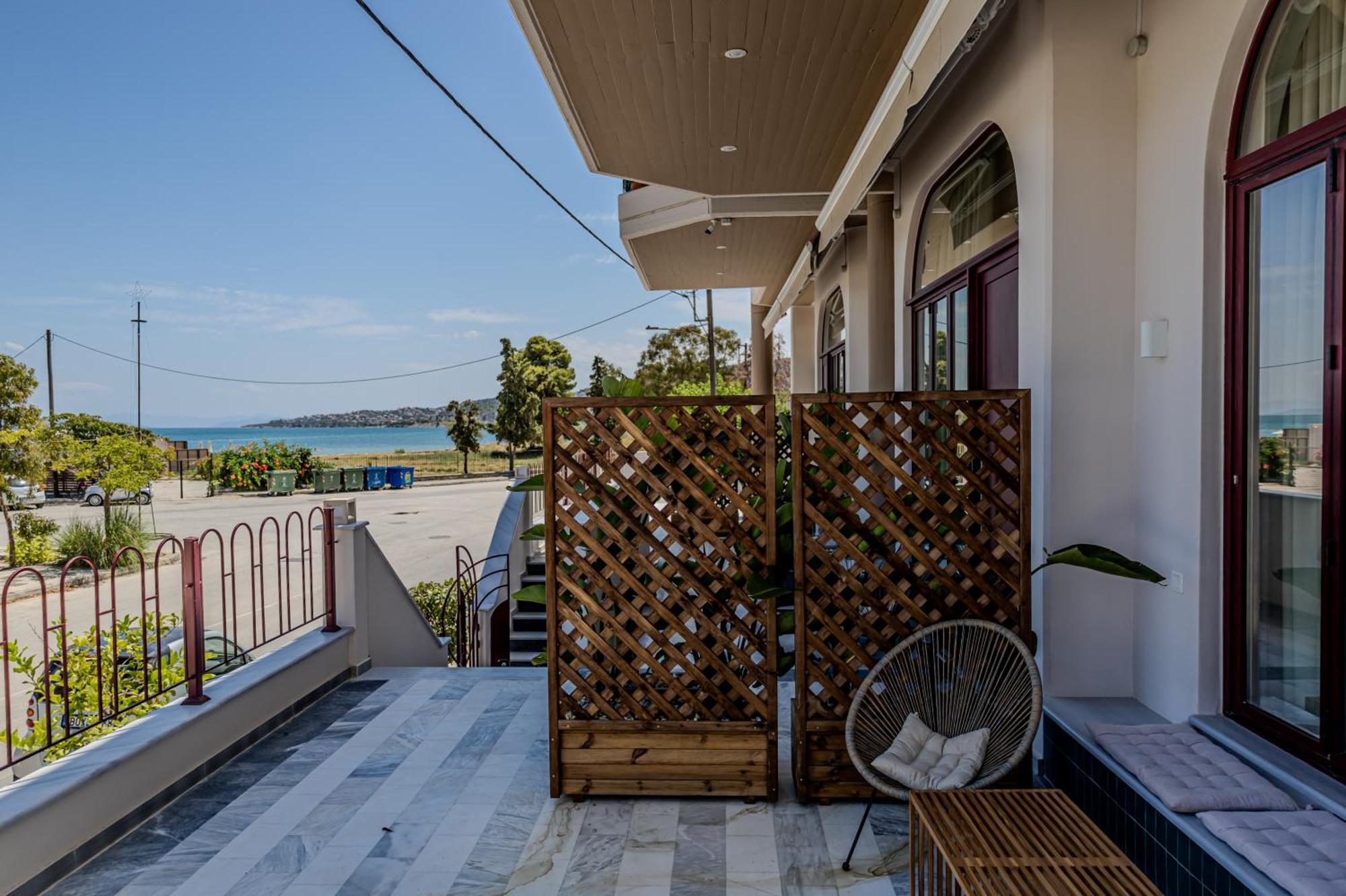 Take Me Here With A Sea View By Salt Apartments Volos Esterno foto